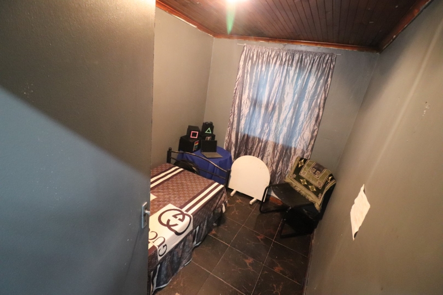 5 Bedroom Property for Sale in Lentegeur Western Cape